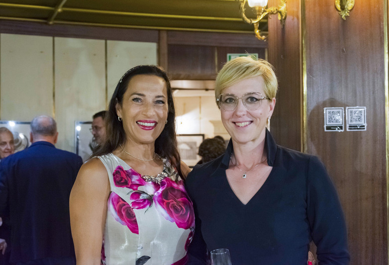 Fésűs Nelly Zsuffa Tünde írónő vendégeként érkezett a díszbemutatóra