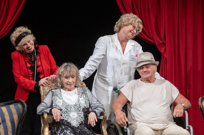 Krémes keringő Krémes keringő