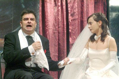 Őrült nász<br>avagy esküvő a lokálban Őrült nász<br>avagy esküvő a lokálban