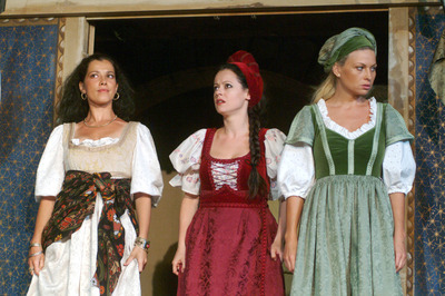 Parti Nóra, Botos Éva, Szorcsik Viktória - © theater.hu - Ilovszky  Béla