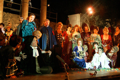 Az álarcosbál Az álarcosbál